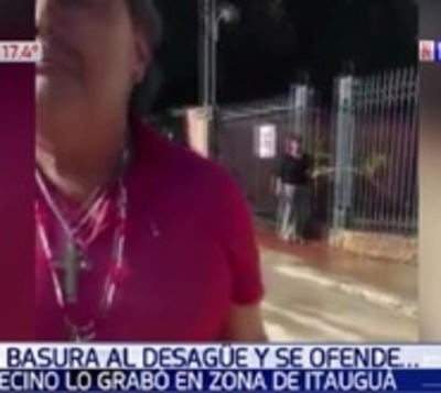 Indignado porque graban su basura en el desagüe - Paraguay.com