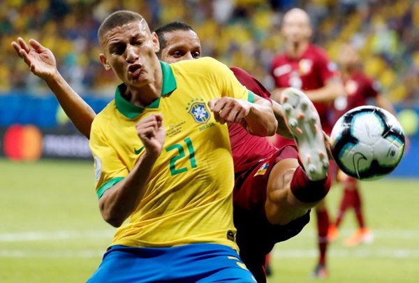 Brasil sufre una baja de último momento para el choque con Paraguay