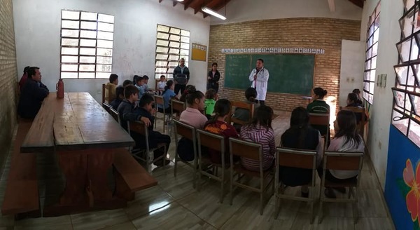 Realizan charla en escuela para prevenir influenza