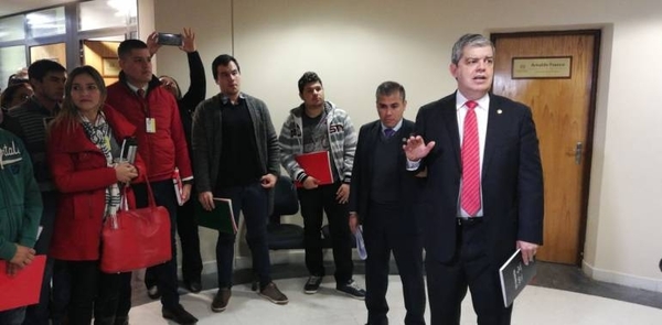 HOY / Despido de docentes: Riera acusa la 'torpeza inoportuna' de Petta