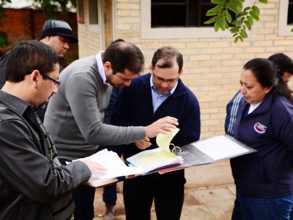 Obra adjudicada por  Comuna de CDE se encuentra paralizada en escuela