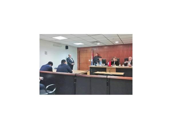 Rotela niega ser jefe de clan y dice que teje ñandutíes