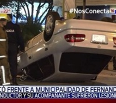 Heridos leves tras vuelco en Fernando de la Mora  - Paraguay.com