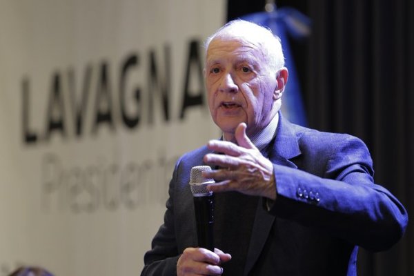 Precandidato argentino Lavagna dice al FMI que si gana renegociará acuerdo | .::Agencia IP::.