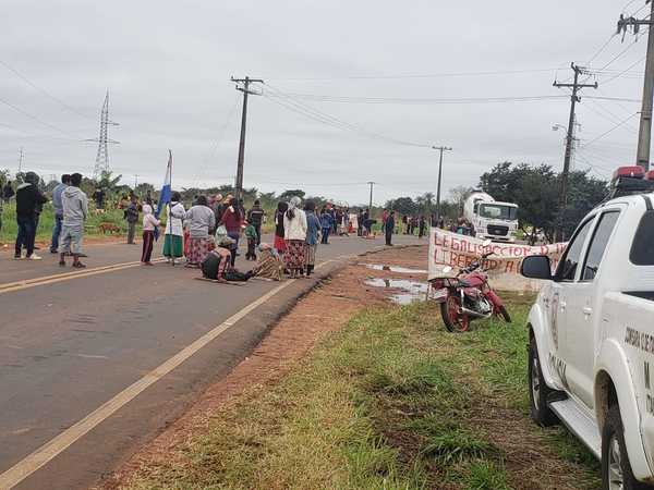 Indígenas bloquean ruta en Itakyry en reclamo de sus tierras