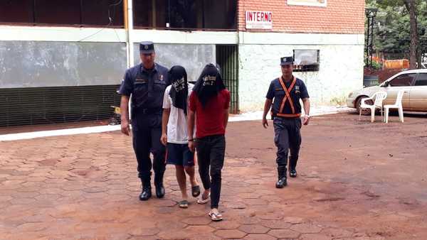 Dos presuntos adictos detenidos cuando intentaban robar furgoneta en Franco