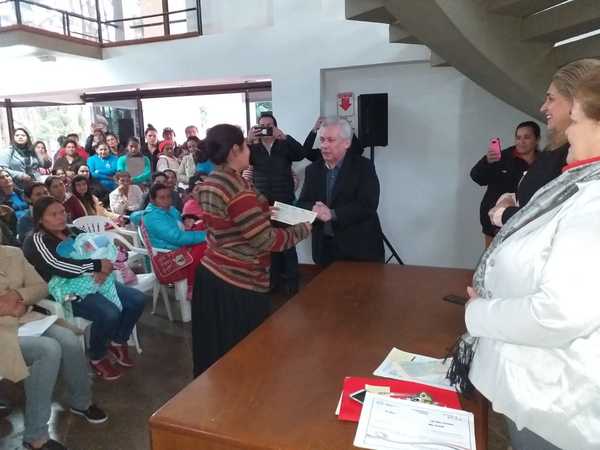 Entregan dinero a 151 familias en el marco del Programa Tenonderã
