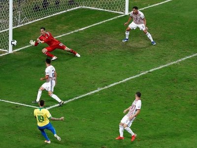 Colombiano hace polémico comentario del "antifútbol" de Paraguay
