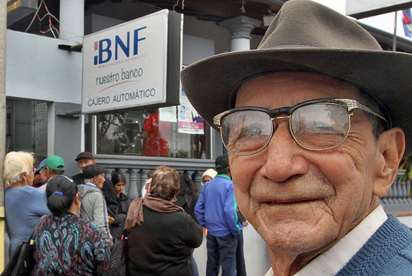 Adultos mayores, herederos y pensionados hoy cobran sus haberes » Ñanduti