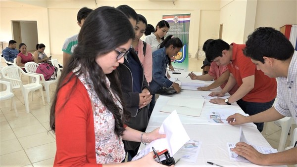 Estudiantes de Boquerón aguardan adjudicación de becas de Gobernación