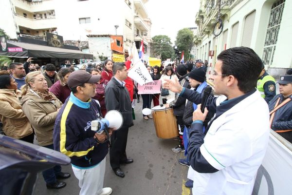 Logran que no se recorte presupuesto de Medicina UNA