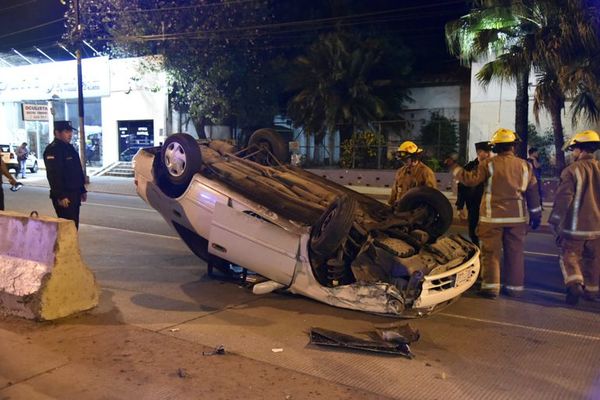Vuelco con heridos sobre Mcal. Estigarribia - Nacionales - ABC Color