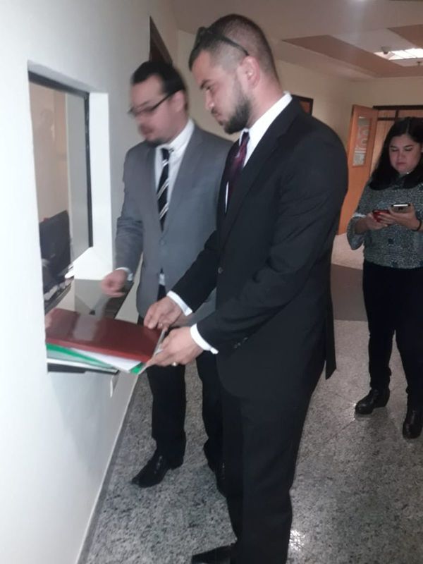Pide perdida de investidura de Kattya González por tráfico de influencias
