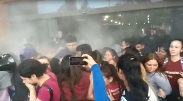 Disturbios en el Rectorado de la UNA - Nacionales - ABC Color