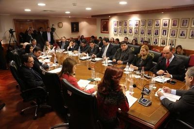 Ministros dialogaron con gremios de abogados