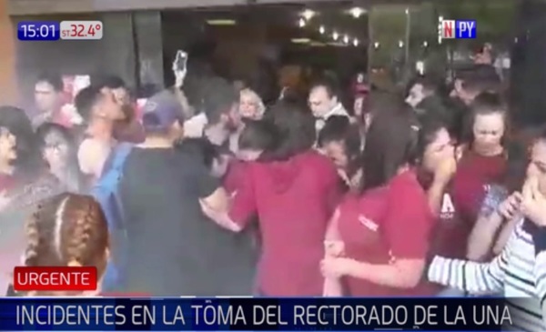 Incidentes en toma de Rectorado UNA | Noticias Paraguay