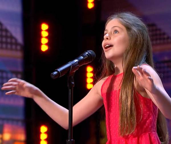 Tiene 10 años, sorprendió a todos con su voz y el mundo habla de ella