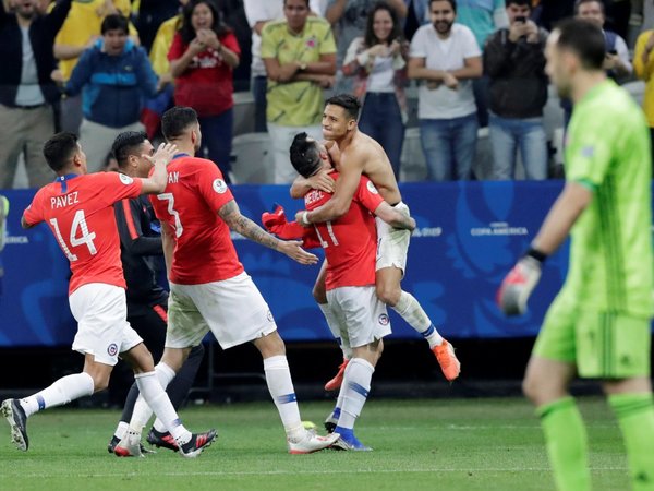 Chile gana en penales y avanza a semifinales