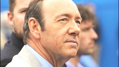 Ahora es denunciado por toquetear ¡a otro!