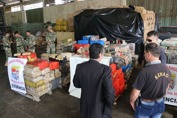 Cae camión con casi 6 mil kilos de droga que iba a Brasil