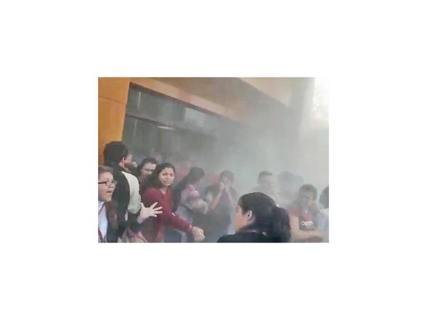 Rectorado UNA: Agreden a estudiantes