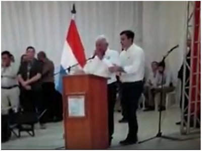Repudian prepotencia del senador Ovelar en acto oficial