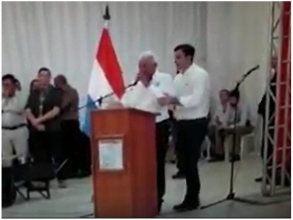 Repudian prepotencia del senador Ovelar en acto oficial
