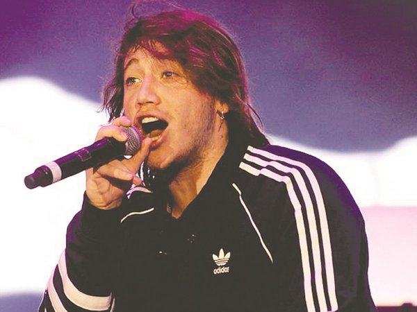 Paulo Londra pidió una PlayStation al llegar