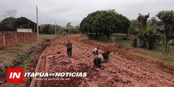 CONSTRUYEN EMPEDRADOS EN ZONAS RURALES DE GRAL. DELGADO.