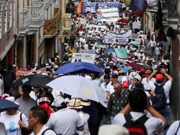 Quito: Multitudinaria manifestación en defensa de la familia tradicional