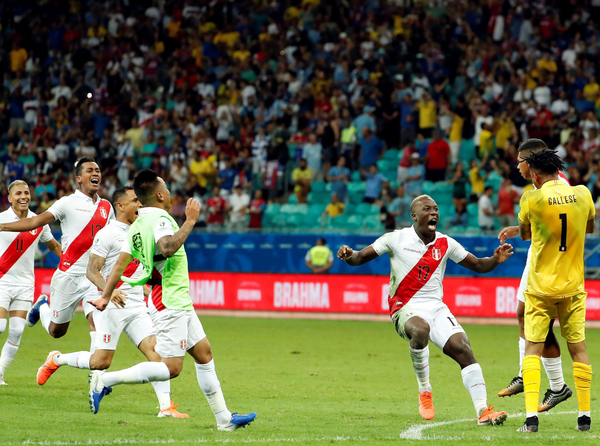 Perú alcanza las semifinales, Uruguay se queda fuera