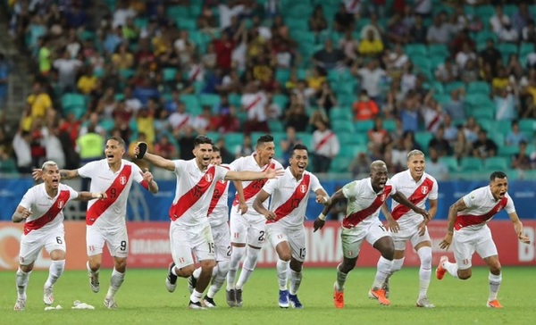 Perú gana en penales y está en semifinales