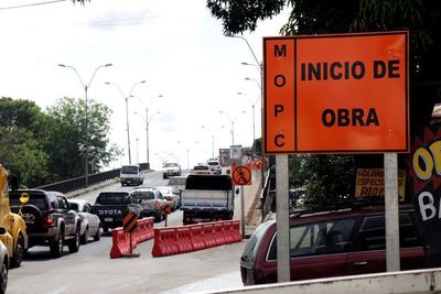 Por obras hay bloqueo parcial del viaducto de Mariscal López