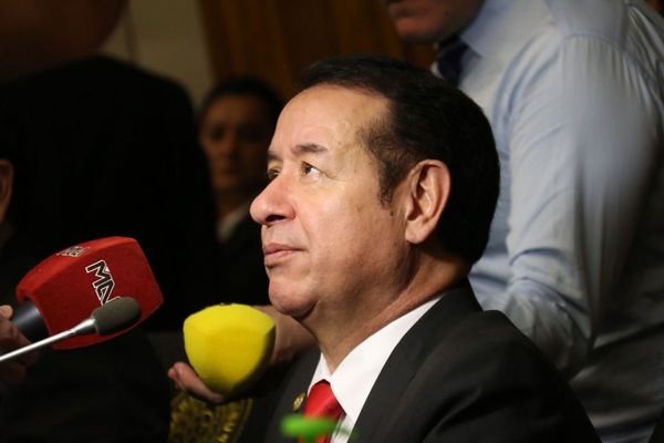 Cuevas se aleja de mesa directiva tras escándalos