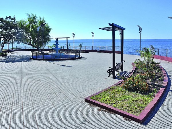 Playa  de  Areguá, con nuevo rostro a orillas  del lago