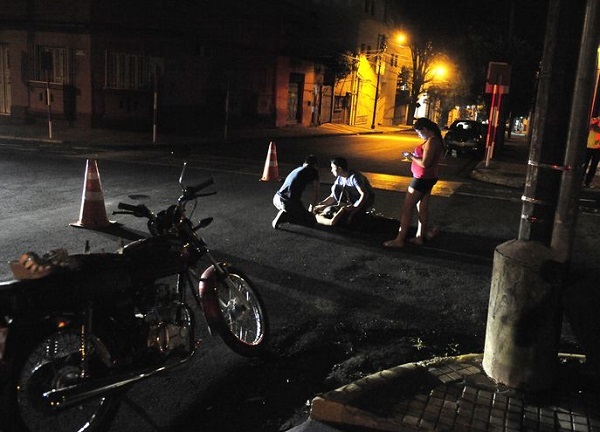 Motociclista resulta herida tras choque en Asunción