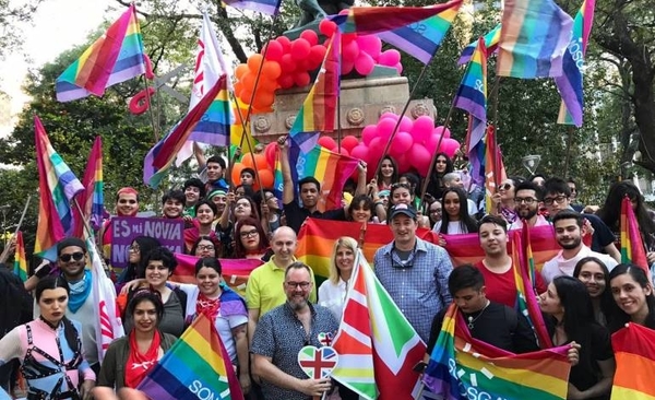 HOY / Embajadores marcharon por la diversidad en Asunción