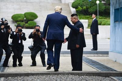 ″¿Quiere que cruce la línea?”, preguntó Trump a Kim antes de hacer historia