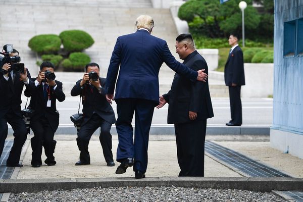 ″¿Quiere que cruce la línea?”, preguntó Trump a Kim antes de hacer historia