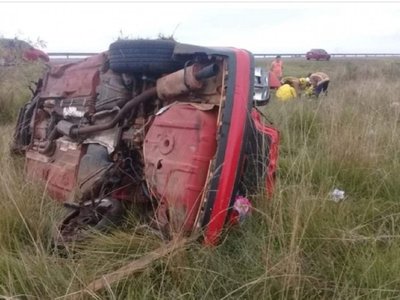 Vuelco de vehículo deja una mujer fallecida en General Artigas