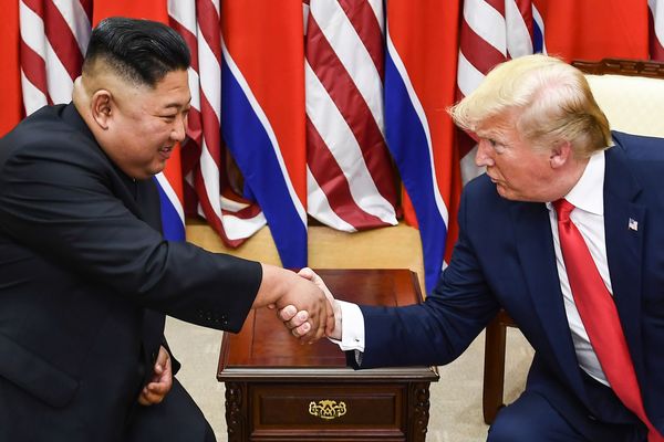 Trump, el primer presidente de EEUU que pisa suelo norcoreano » Ñanduti