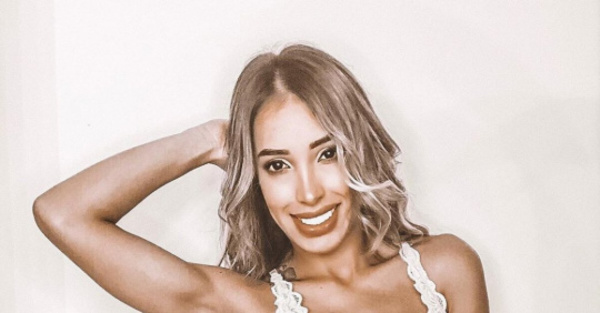Por no co… Mostró su jari’i para decir que ella no es perfecta