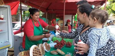 Primer fin de semana casi agota los productos en Expo Frutilla - Nacionales - ABC Color