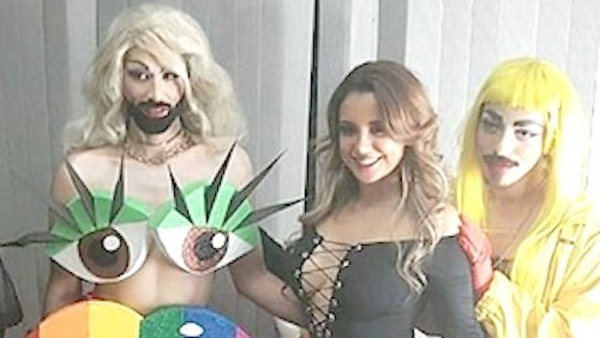 Vivi marchó con los  gays como la maína