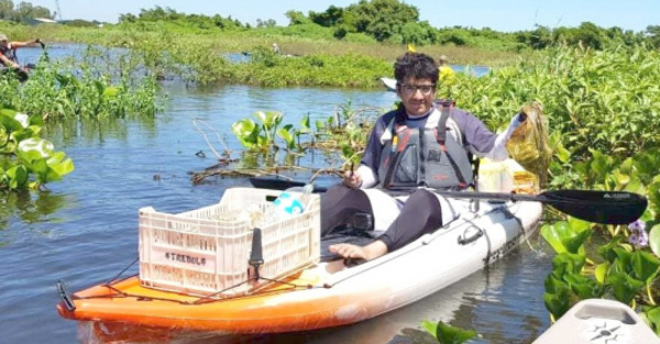 Captan bellos paisajes, pero avei basural en el agua