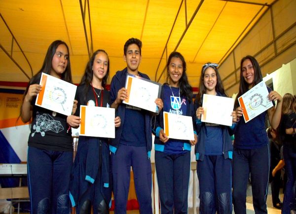 Alumnos de Arambé se preparan para ir a tres ferias de ciencias