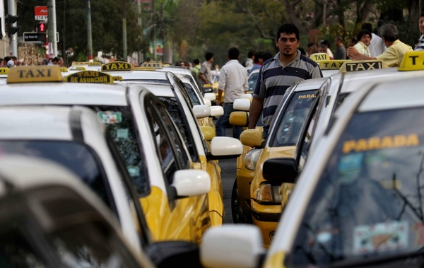 Taxistas exigen regulación de Ubers: "Queremos defender nuestros derechos" » Ñanduti