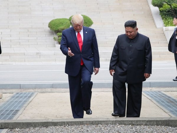 La improvisada e histórica cumbre de Trump y Kim reactiva el diálogo