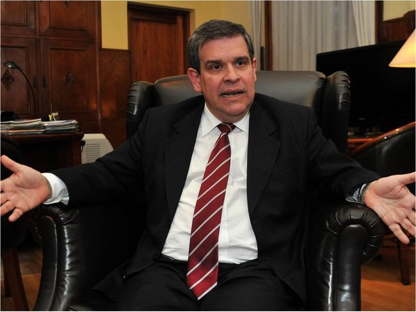 Para ex ministro, Benigno López es un funcionario "de lujo"