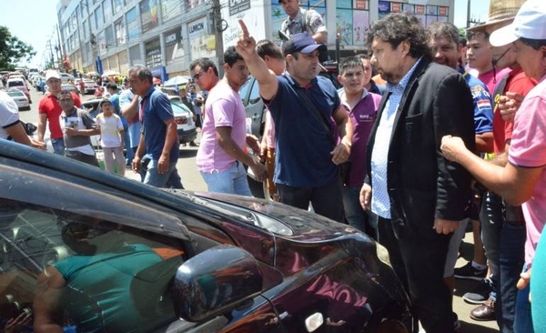 HOY / Kelembú protagoniza incidente e impide desalojo en mercado
